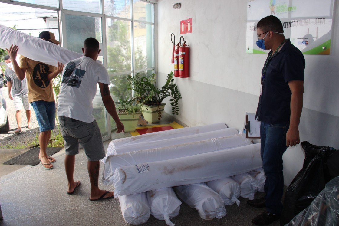 Bahiag&aacute;s doa 5 mil metros de tecido para produ&ccedil;&atilde;o de m&aacute;scaras