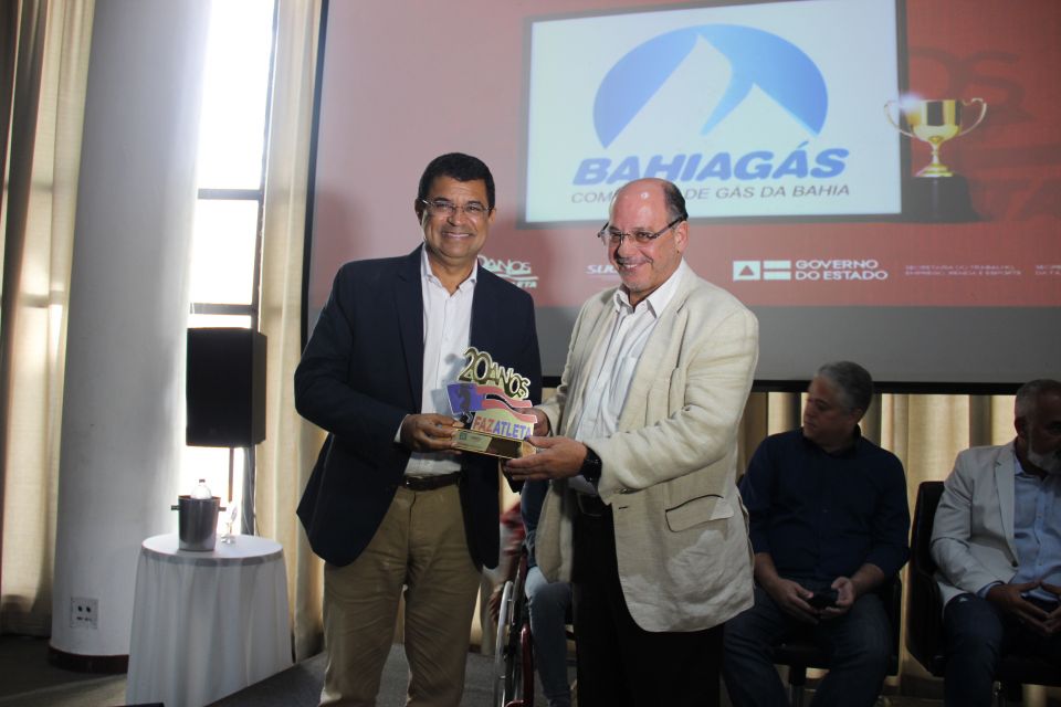Bahiag&aacute;s &eacute; homenageada na cerim&ocirc;nia dos 20 anos do FazAtleta