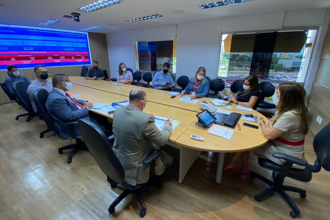 Bahiag&aacute;s e Sesab discutem atendimento a unidades de Sa&uacute;de do Estado