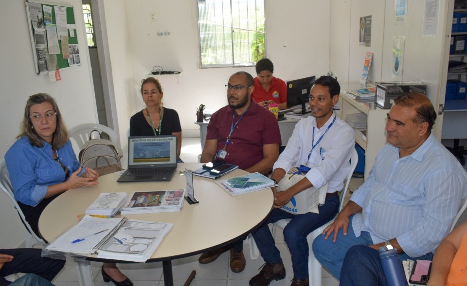 Bahiag&aacute;s e Prefeitura de Lauro de Freitas se Re&uacute;nem com Associa&ccedil;&atilde;o de Moradores para discutir interven&ccedil;&otilde;es