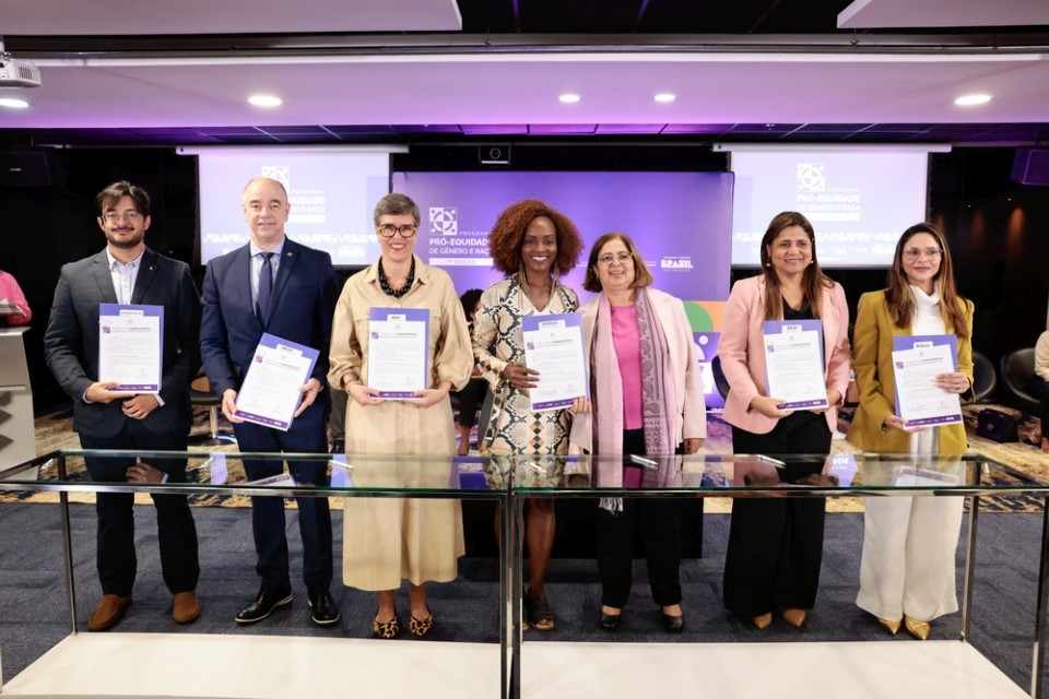 Bahiag&aacute;s assina Termo de Compromisso para Promo&ccedil;&atilde;o da Equidade de G&ecirc;nero e de Ra&ccedil;a