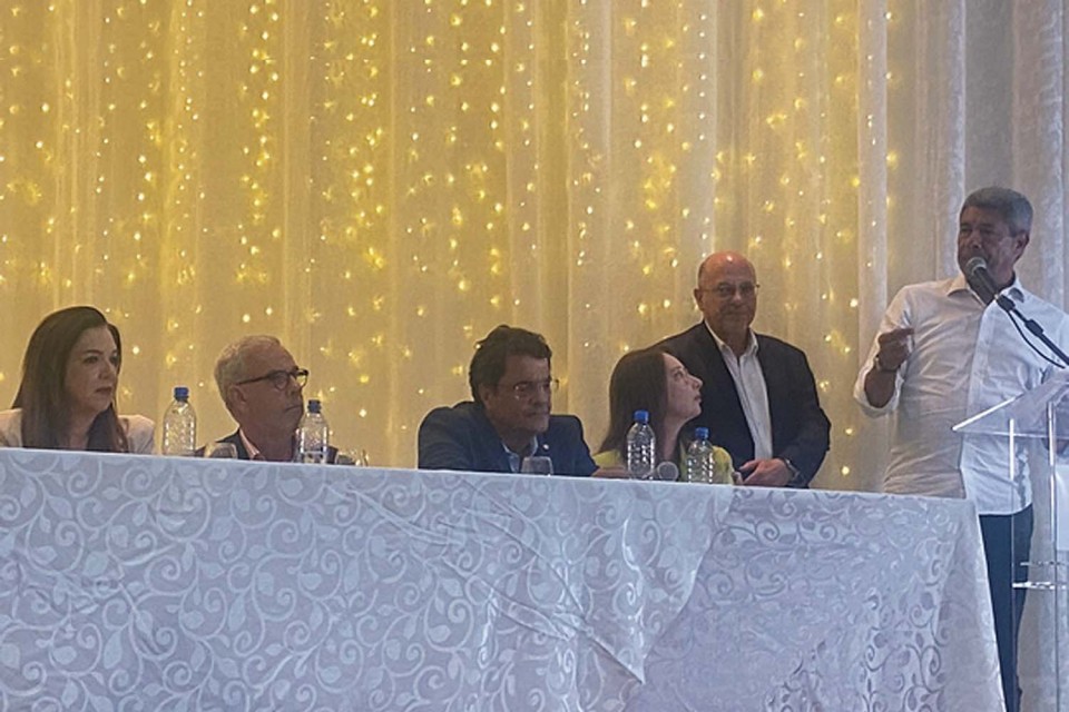 Governador anuncia g&aacute;s natural da Bahiag&aacute;s em Conquista