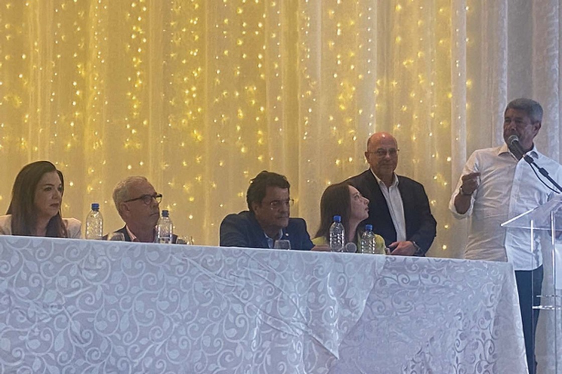 Governador anuncia g&aacute;s natural da Bahiag&aacute;s em Conquista