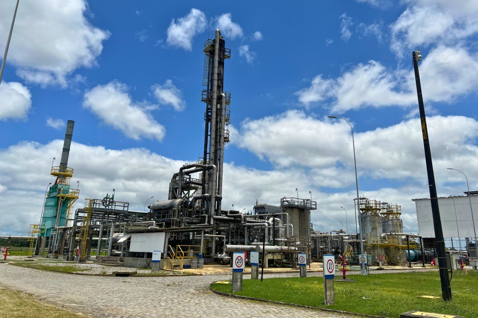 Bahiag&aacute;s marca presen&ccedil;a na AGE da Abeg&aacute;s e visita a Origem Energia