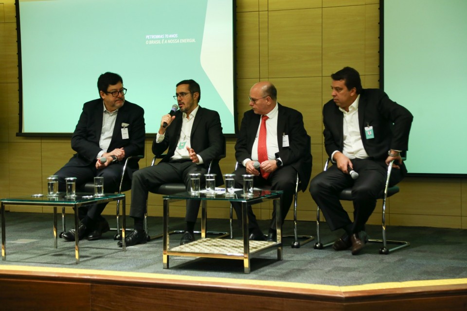 Bahiag&aacute;s e outras distribuidoras participam de reuni&atilde;o com Petrobras