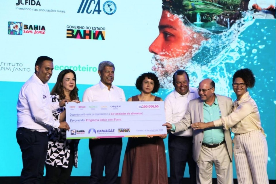 Bahiag&aacute;s realiza doa&ccedil;&atilde;o para o Programa Bahia Sem Fome