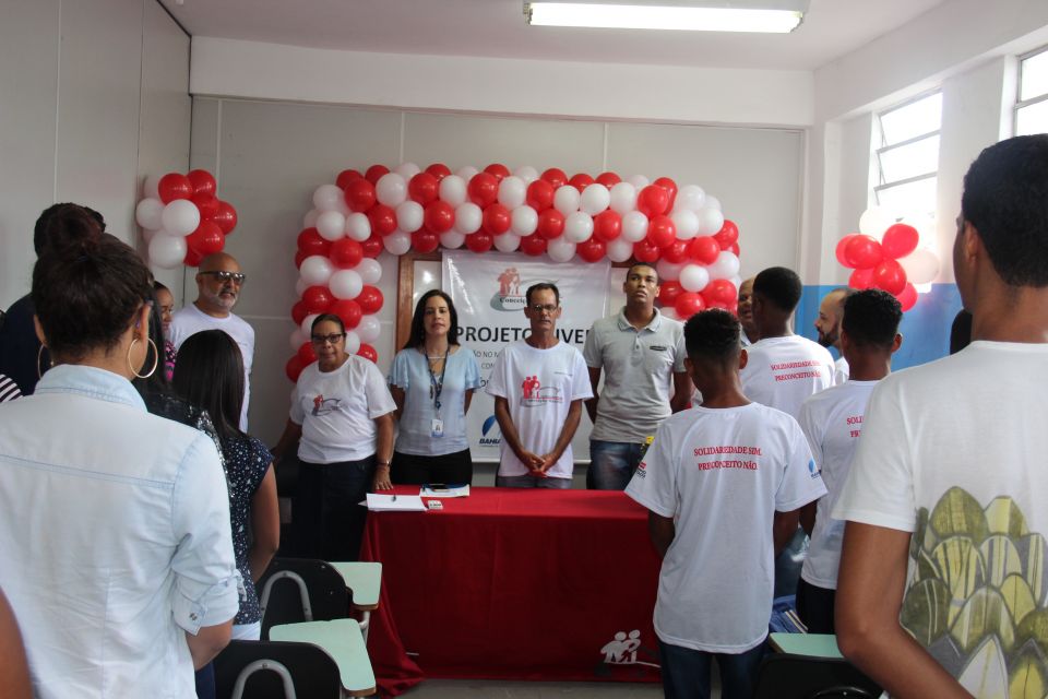 Projeto patrocinado pela Bahiag&aacute;s conclui forma&ccedil;&atilde;o de jovens portadores do HIV